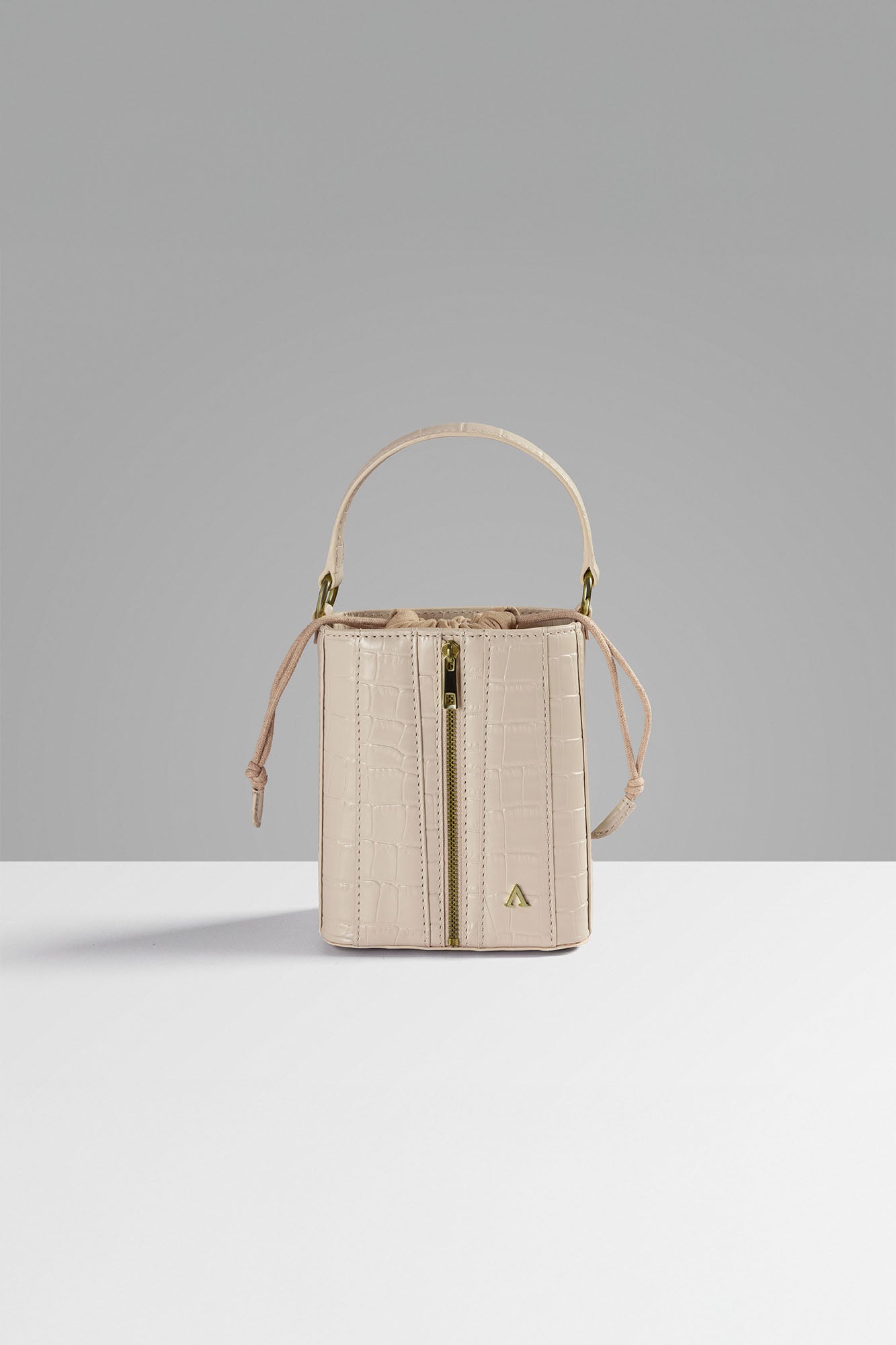 Giorgia Bucket - Latte White