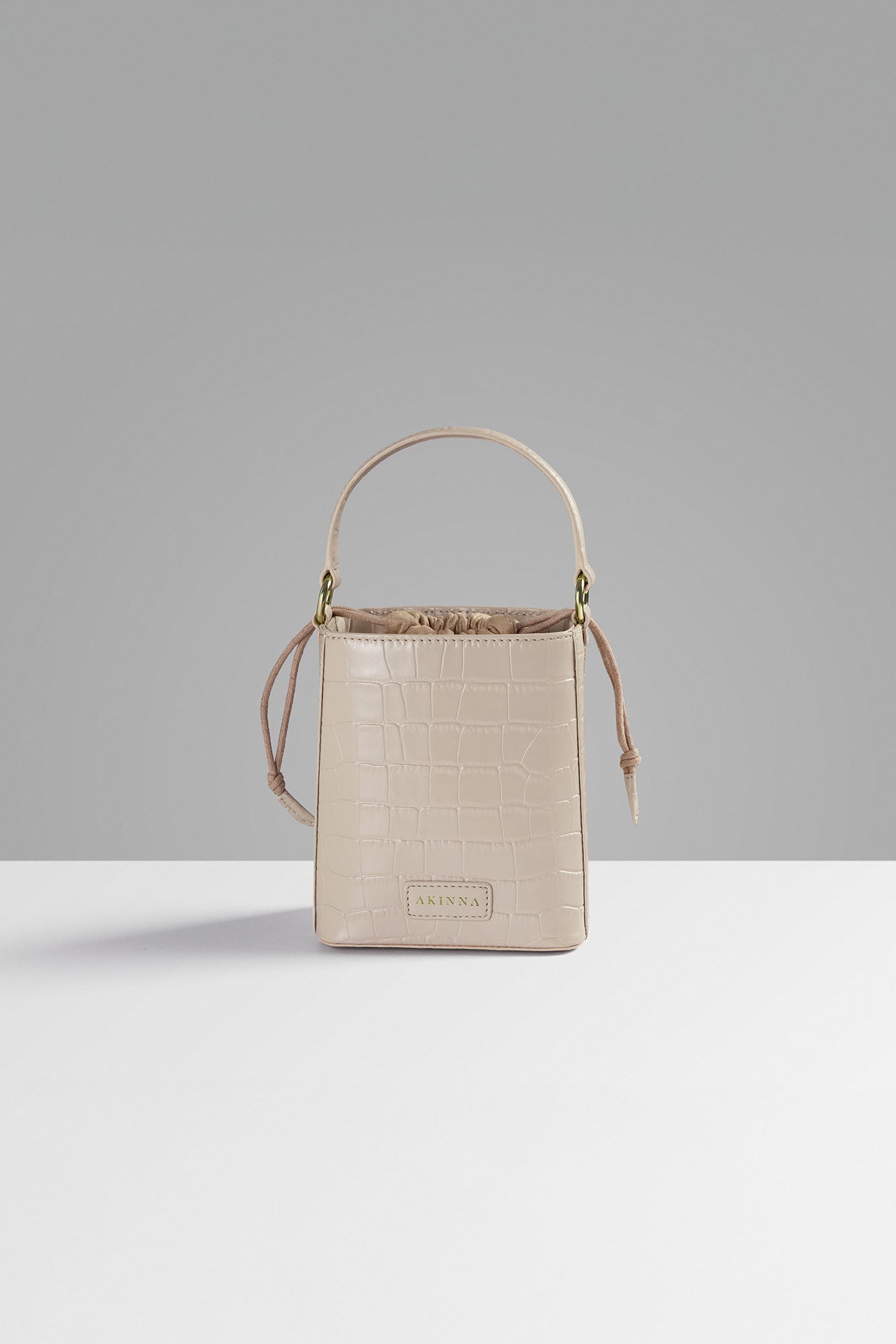 Giorgia Bucket - Latte White